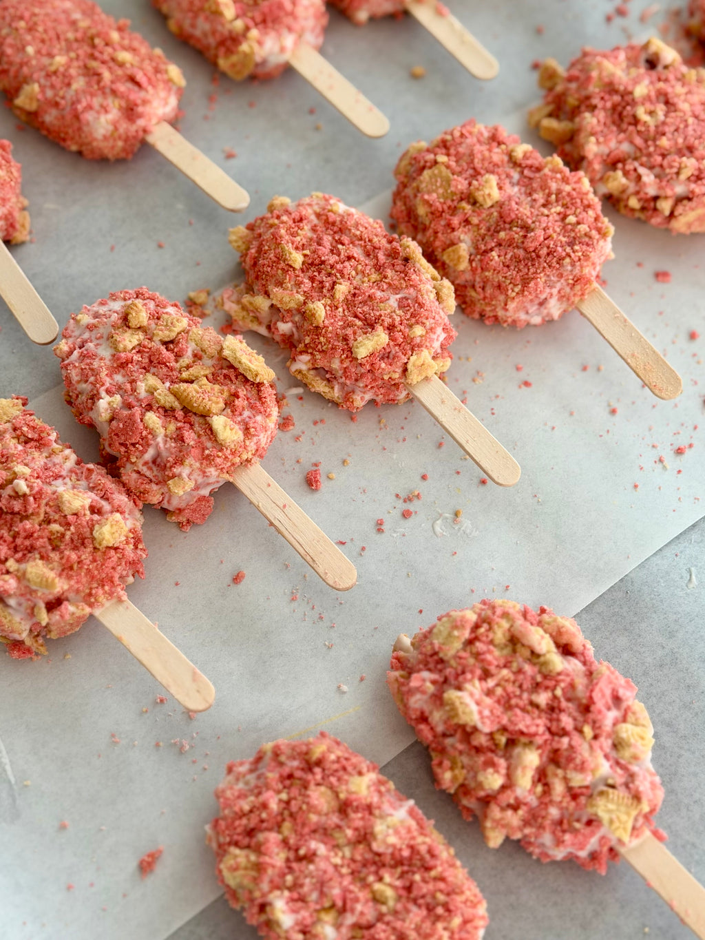 Strawberry Crunch Cakesicle