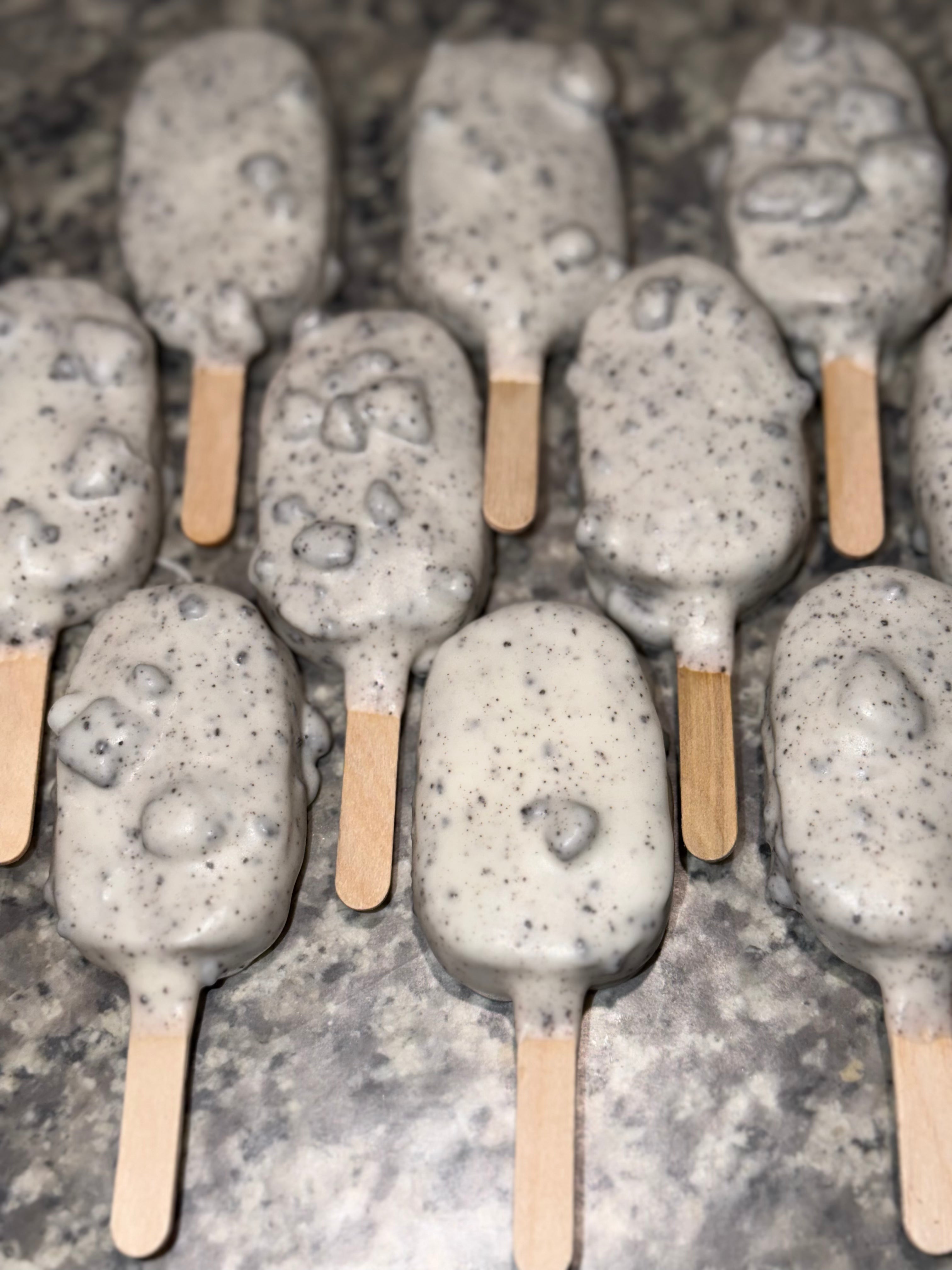 Oreo Cookies & Cream Cakesicle