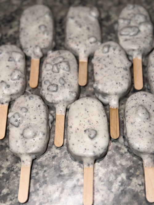 Oreo Cookies & Cream Cakesicle